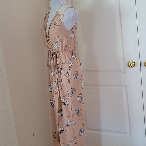 Floral Maxi Dress - Picture 4 of 9